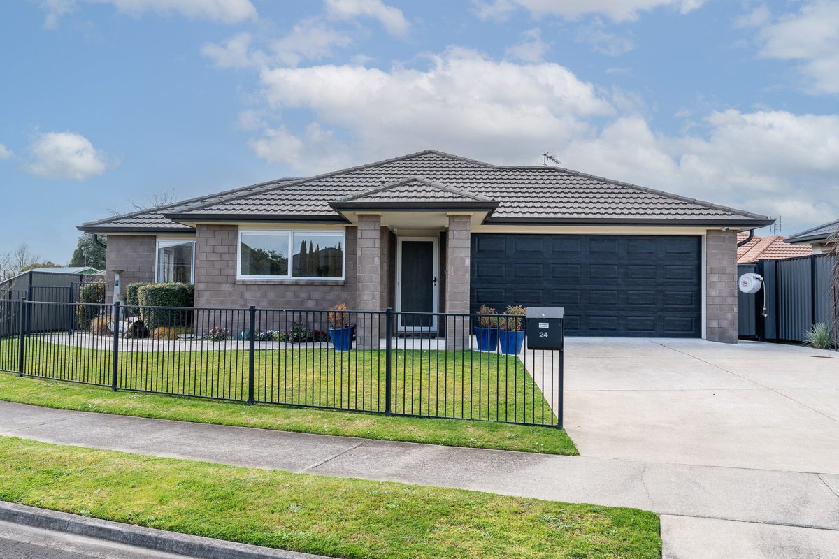 24 Stan Heather Drive, Glenview, Hamilton - Carousel 2
