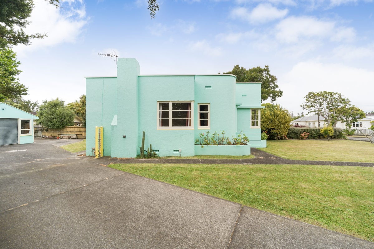 11 Savage Crescent, West End, Palmerston North - Carousel 15