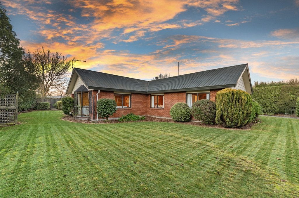 7 De Renzie Place, Kirwee - Carousel 1