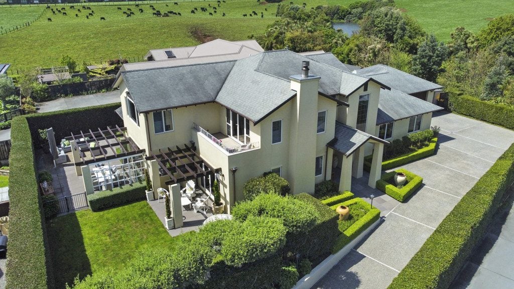 8B Sampson Avenue, Waiwhakaiho, New Plymouth - Carousel 39