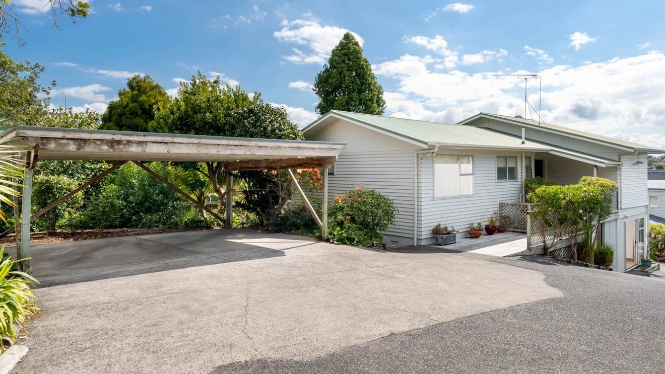 1/23 Holt Avenue, Torbay, Auckland - Carousel 1