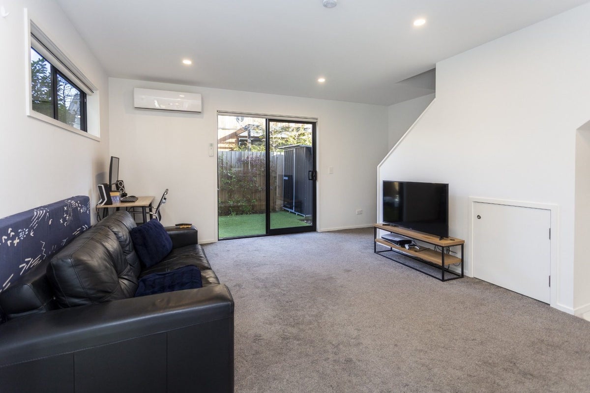2/41 Gracefield Avenue, Christchurch Central, Christchurch - Carousel 2