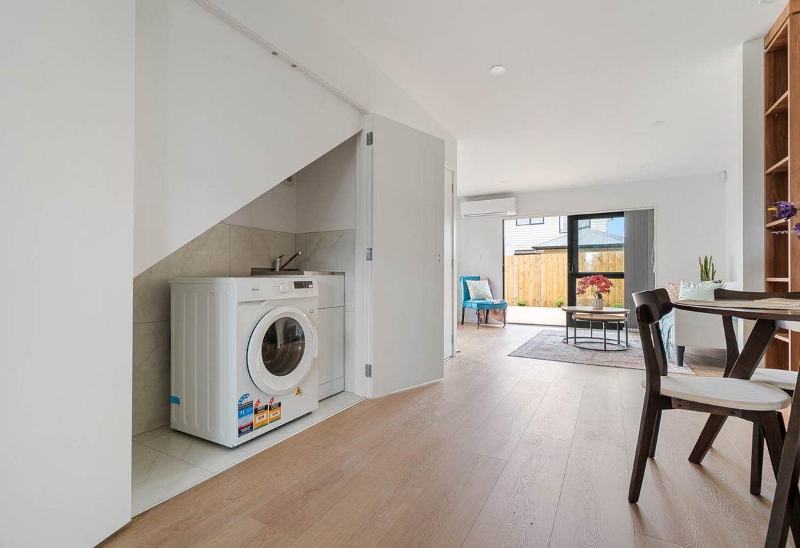 5/32 Tapuwae Way, Mangere Bridge, Auckland - Carousel 1