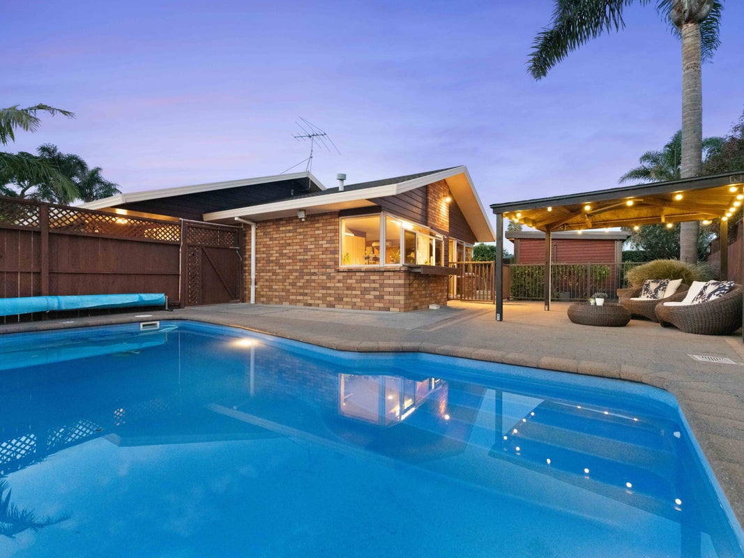 11 Graham Tagg Close, Pahurehure, Papakura - Carousel 1