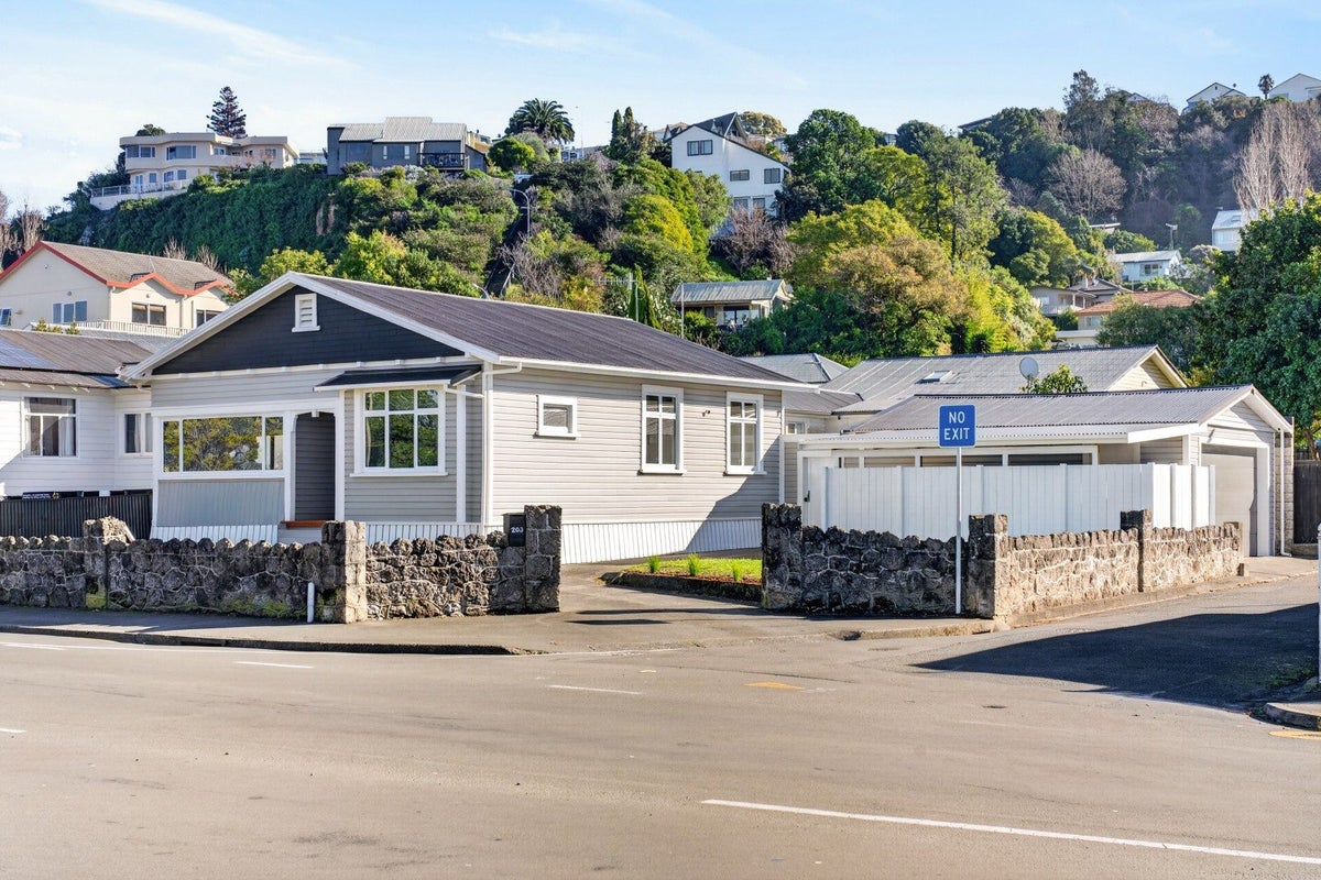 203 Carlyle Street, Napier South, Napier - Carousel 1