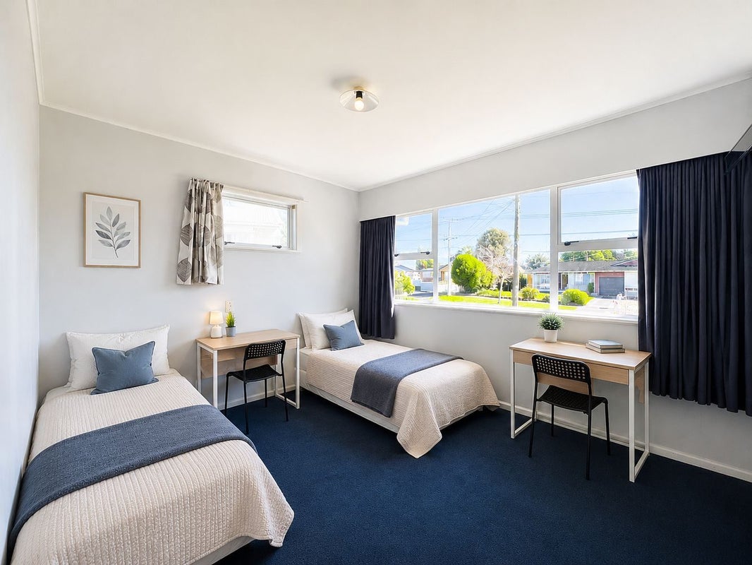 28 Lewis Street, Glenview, Hamilton - Carousel 1