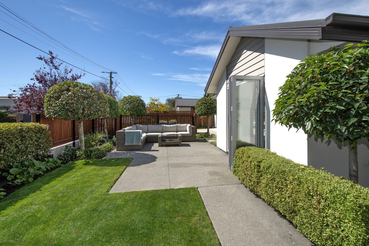 2/4 Buxton Terrace, Saint Martins, Christchurch - Carousel 2