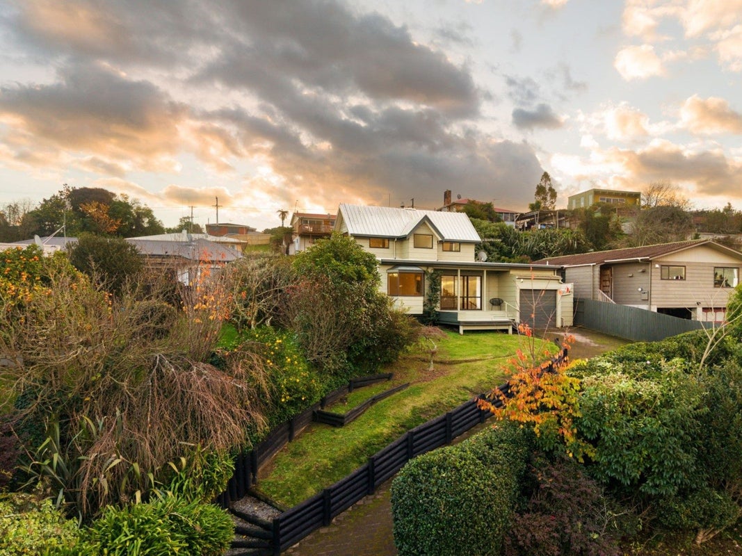 29 Glendale Drive, Dinsdale, Hamilton - Carousel 2
