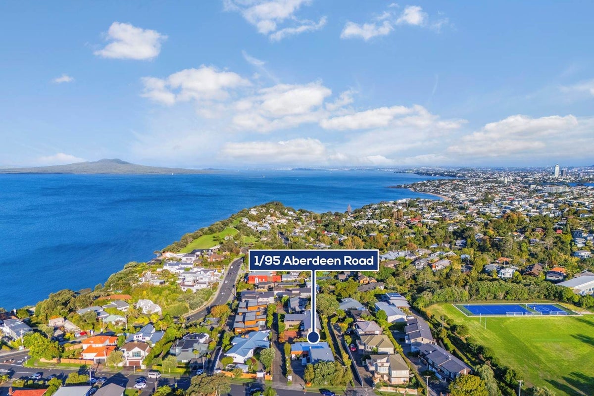 1/95 Aberdeen Road, Castor Bay, Auckland - Carousel 2