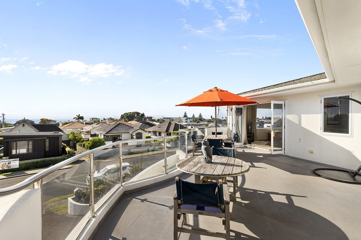 118 Oceanview Road, Mount Maunganui, Mount Maunganui - Carousel 2
