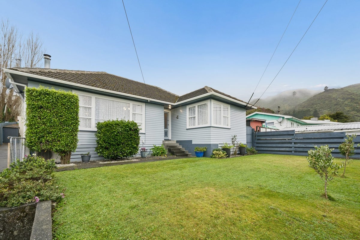 23 Castlerea Street, Wainuiomata, Lower Hutt - Carousel 1