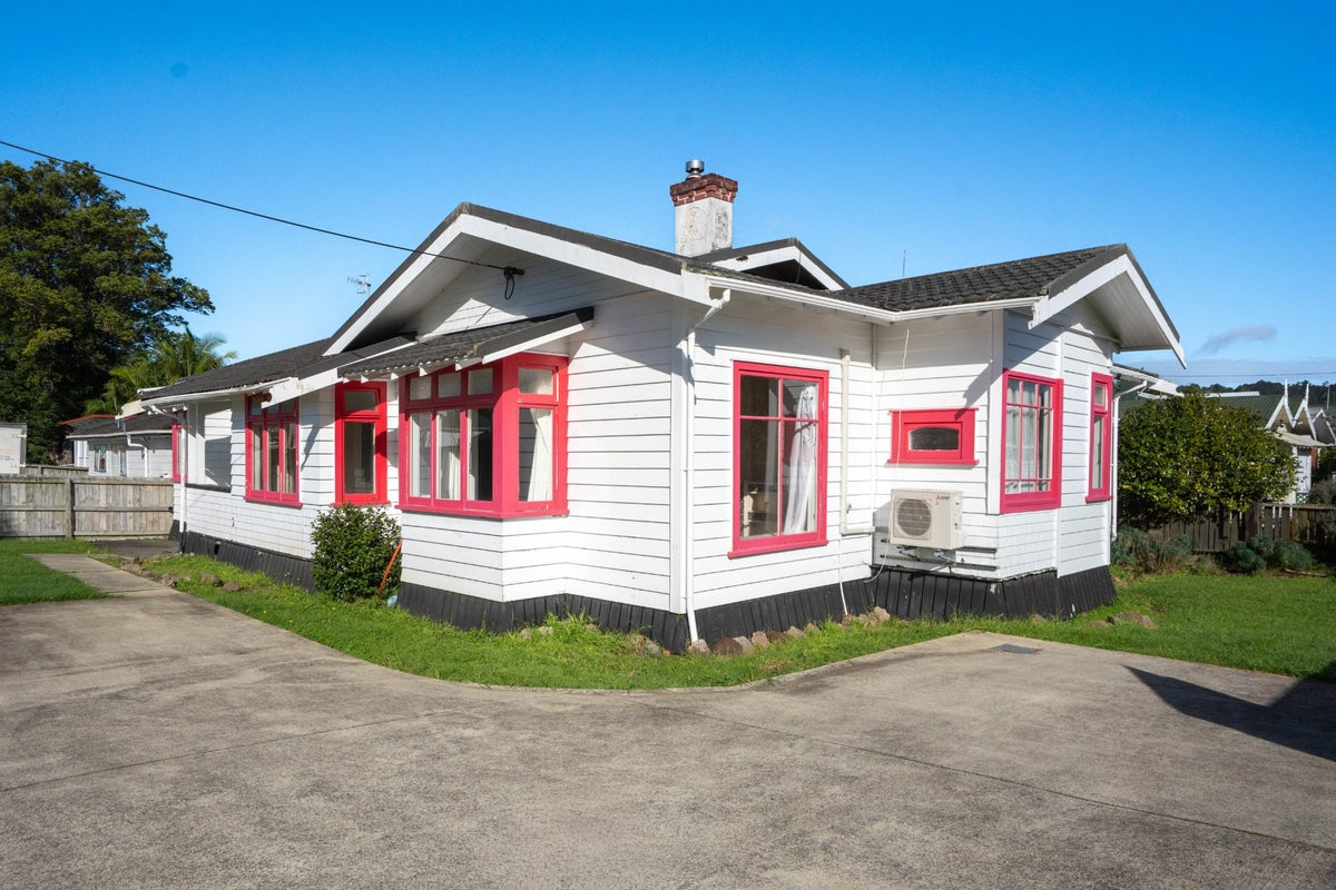 16 Graham Street, Kensington, Whangarei - Carousel 1