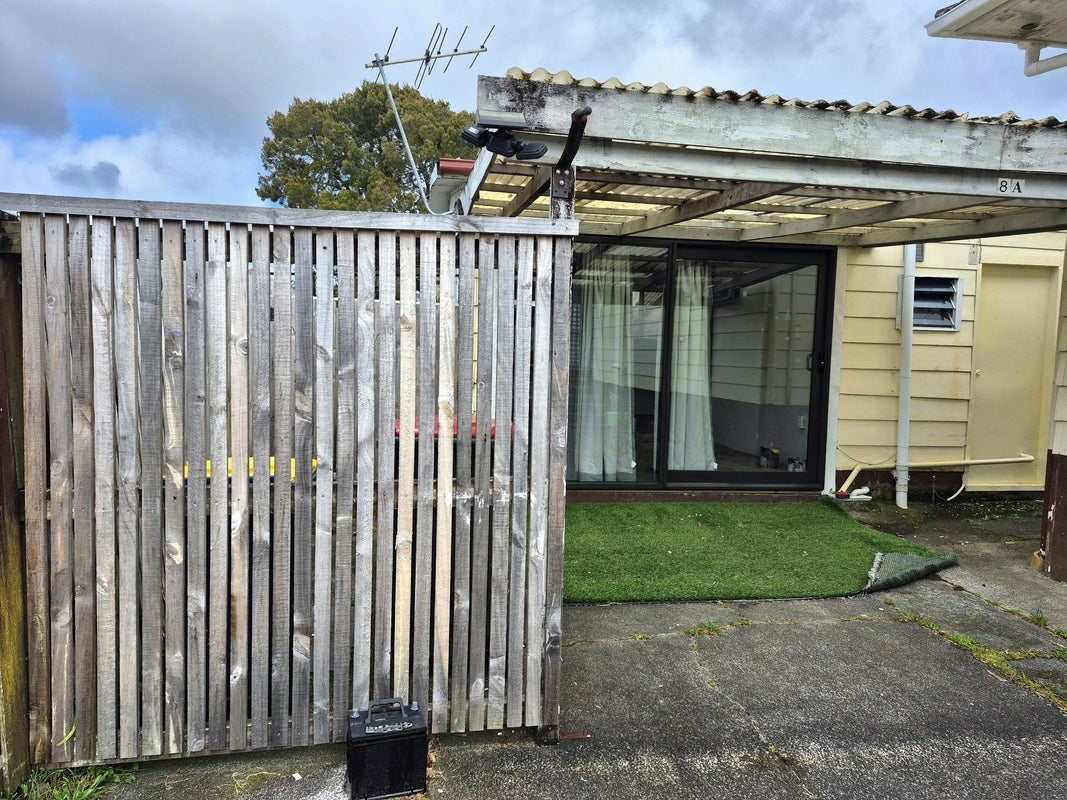 8A Sabot Place, Massey, Waitakere City, Auckland - Carousel 1