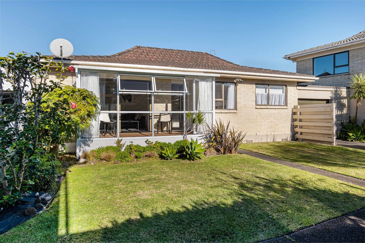 2/438 Hibiscus Coast Highway, Orewa, Orewa - Carousel 1