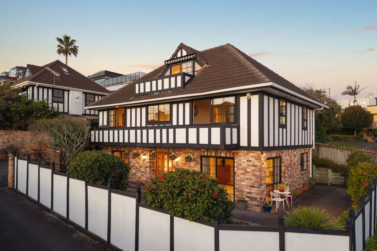 19B Waimarie Street, St Heliers, Auckland - Carousel 2