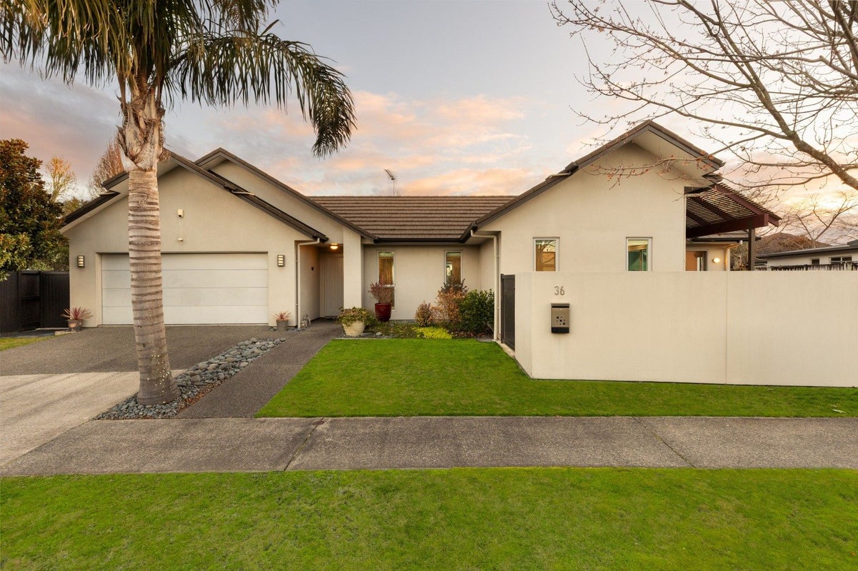 36 Rhys Avenue, Huntington, Hamilton - Carousel 1