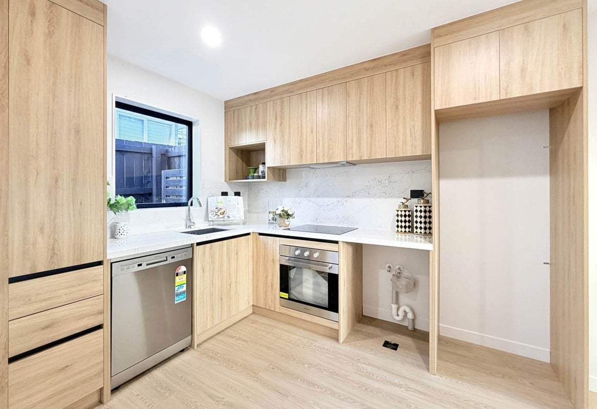 571 Massey Road, MANGERE, AUCKLAND - Carousel 2