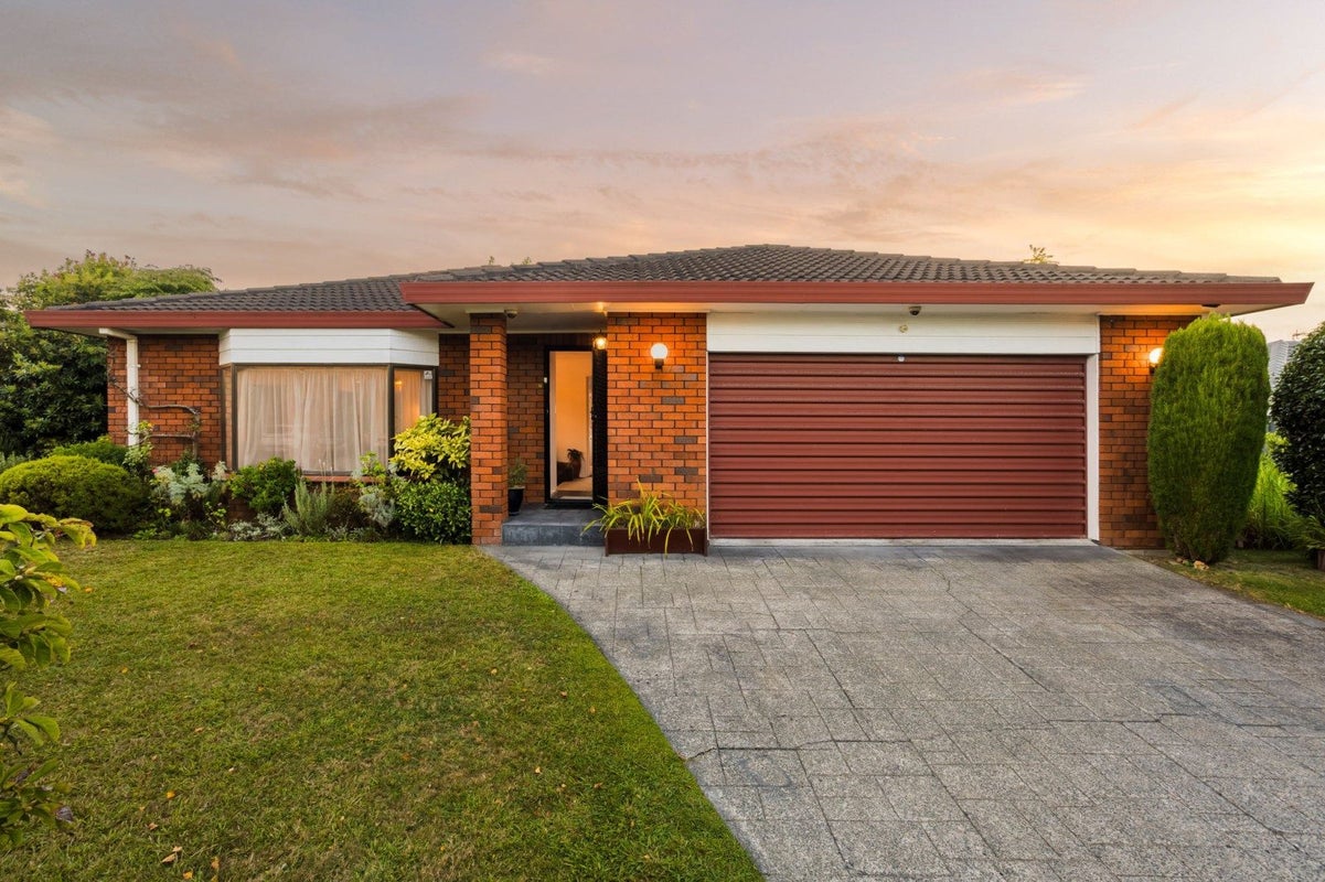11 Cherrywood Street, Pukete, Hamilton - Carousel 1