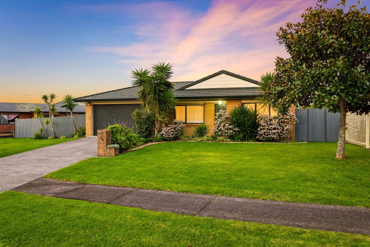 42 Medvale Avenue, Flat Bush, Auckland - Carousel 1