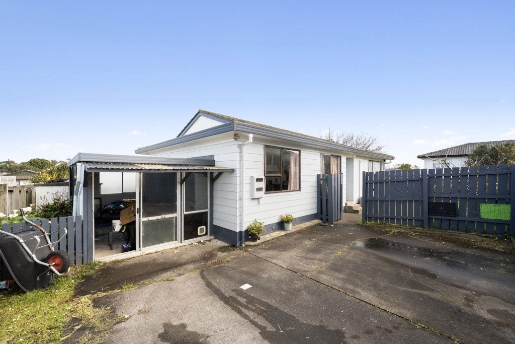 2/12 Silver Creek Road, Weymouth, Auckland - Carousel 1