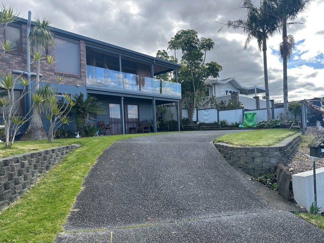 24 Bernleigh Terrace, West Harbour, Auckland - Carousel 15
