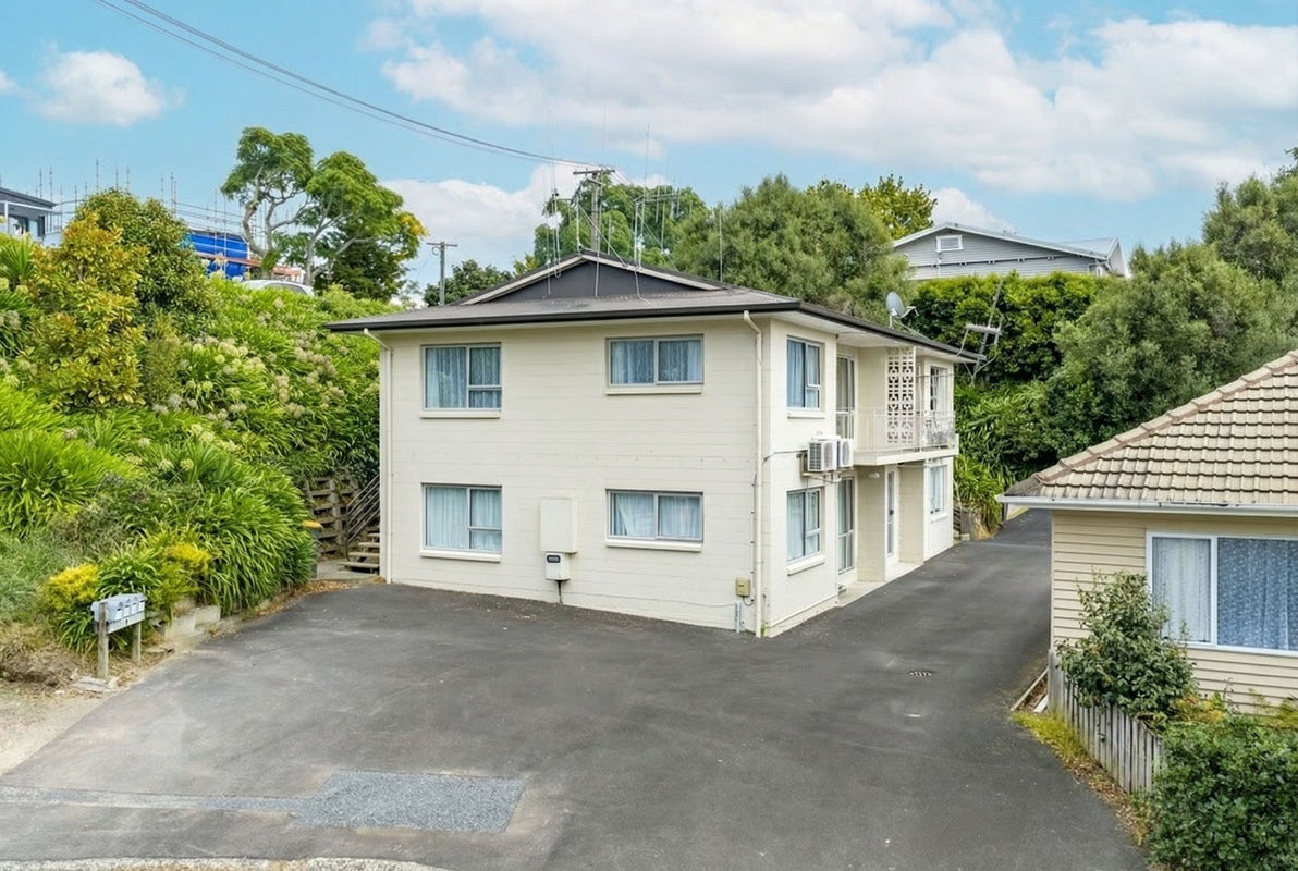 6 Teddy Street, Whitiora, Hamilton - Carousel 1