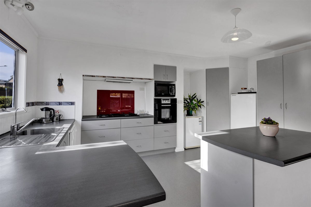 19 Ellesmere Avenue, Bell Block, New Plymouth - Carousel 1