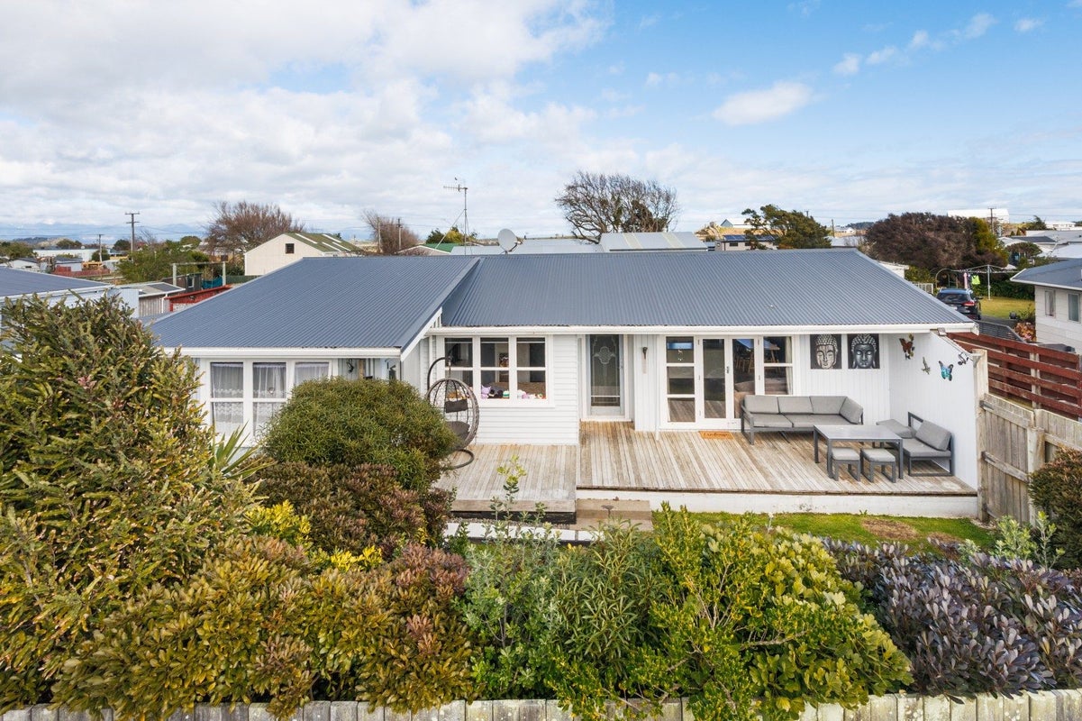 42 Edinburgh Terrace, Foxton Beach, Foxton - Carousel 1