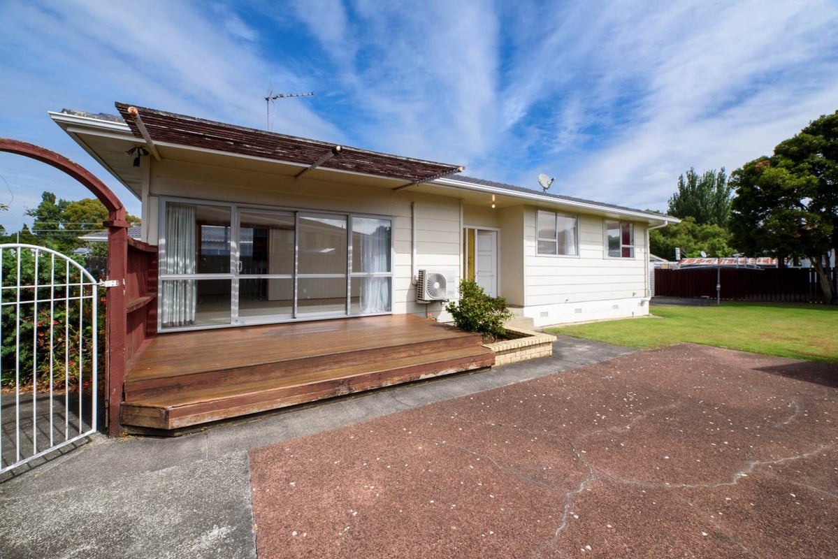 Property Valuation for 55 Butterworth Drive, Glendene, Auckland | Trade ...
