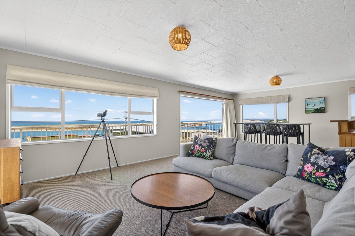 11 Wintle Street, Mangawhai Heads, Mangawhai - Carousel 1