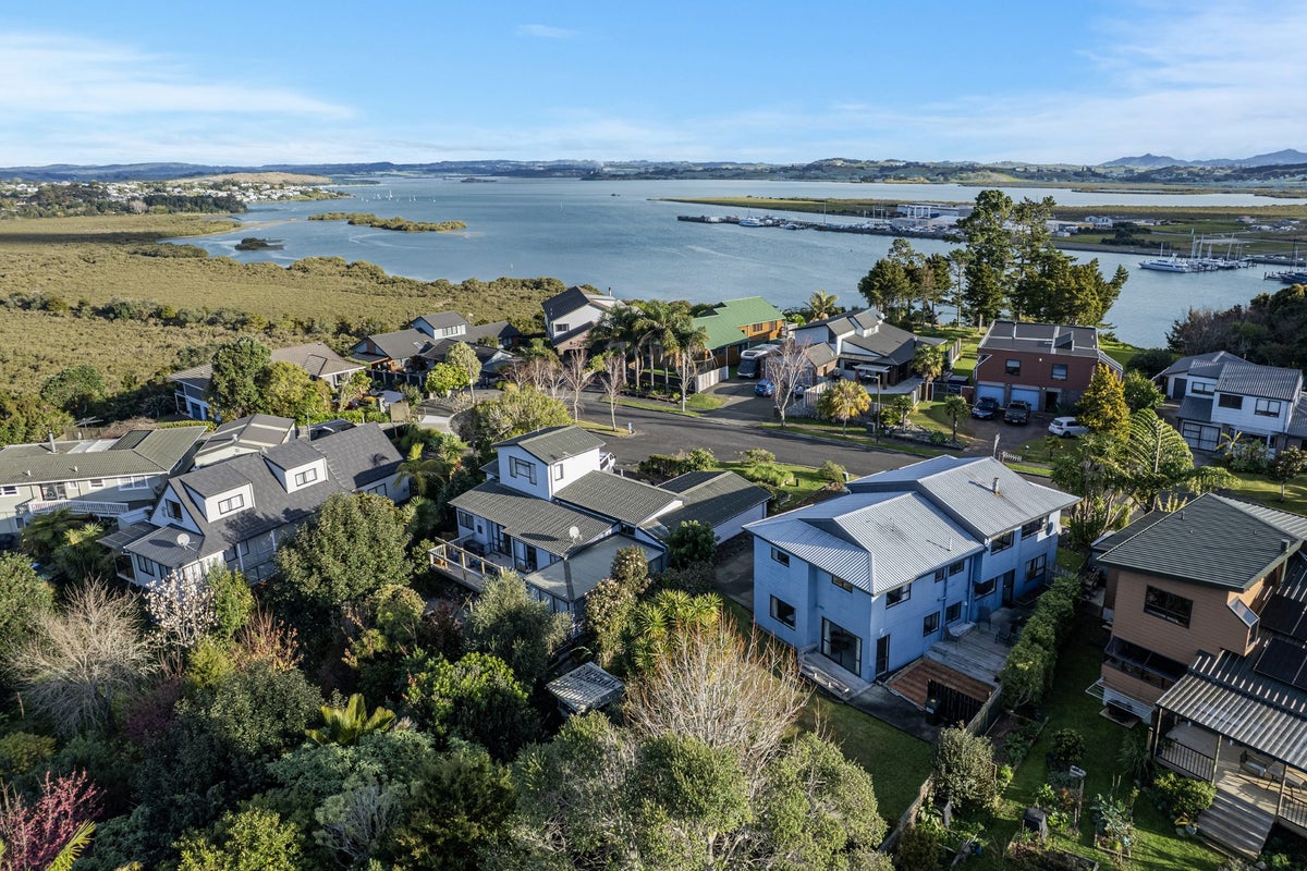 57 George Point Road, Onerahi, Whangarei - Carousel 1