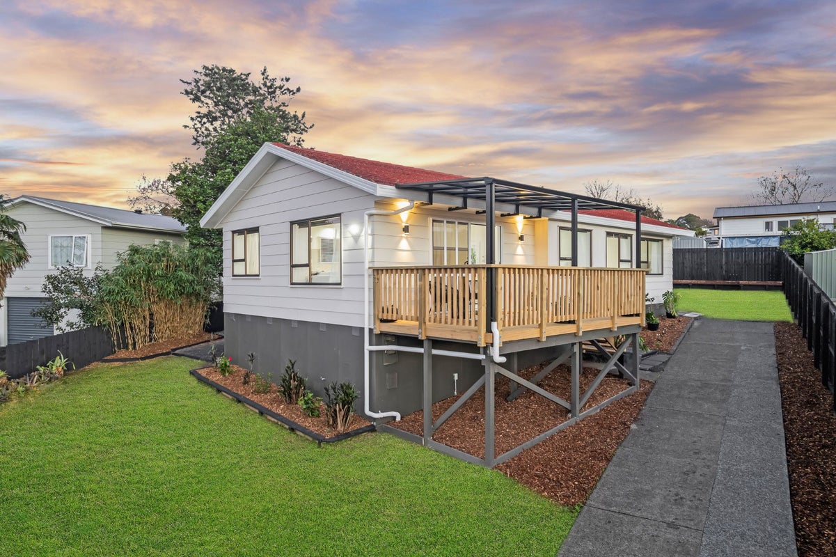 48 Darnell Crescent, Clover Park, Auckland - Carousel 1