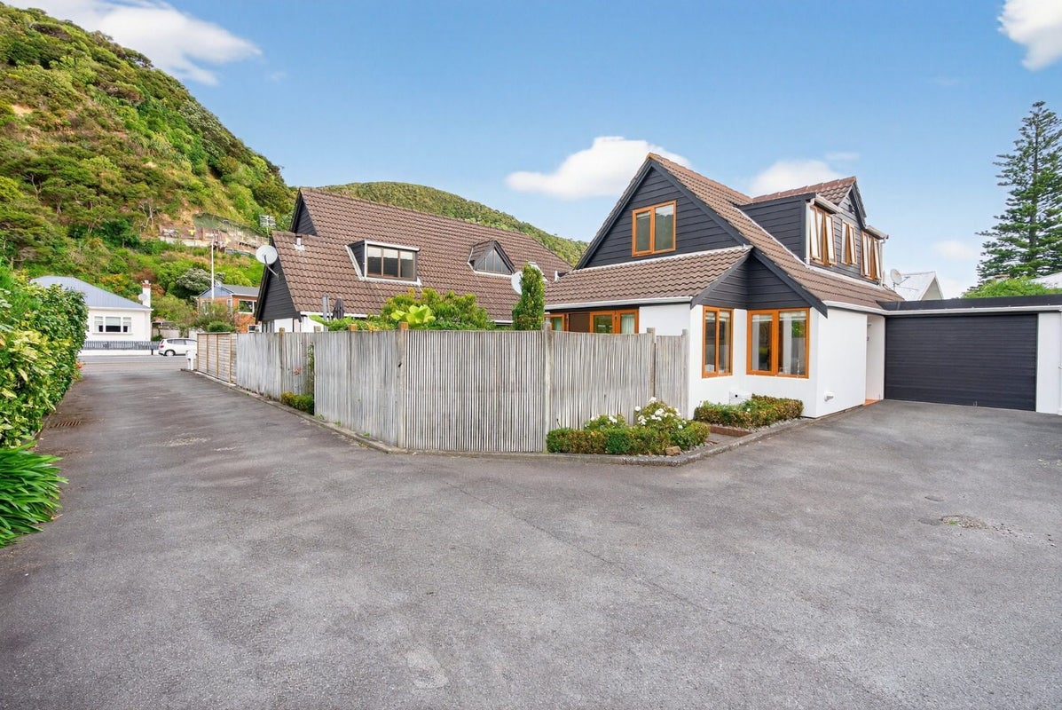 2/130 Muritai Road, Eastbourne, Lower Hutt - Carousel 24