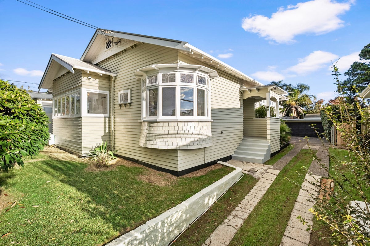 24 Margaret Avenue, Mount Albert, Auckland - Carousel 1