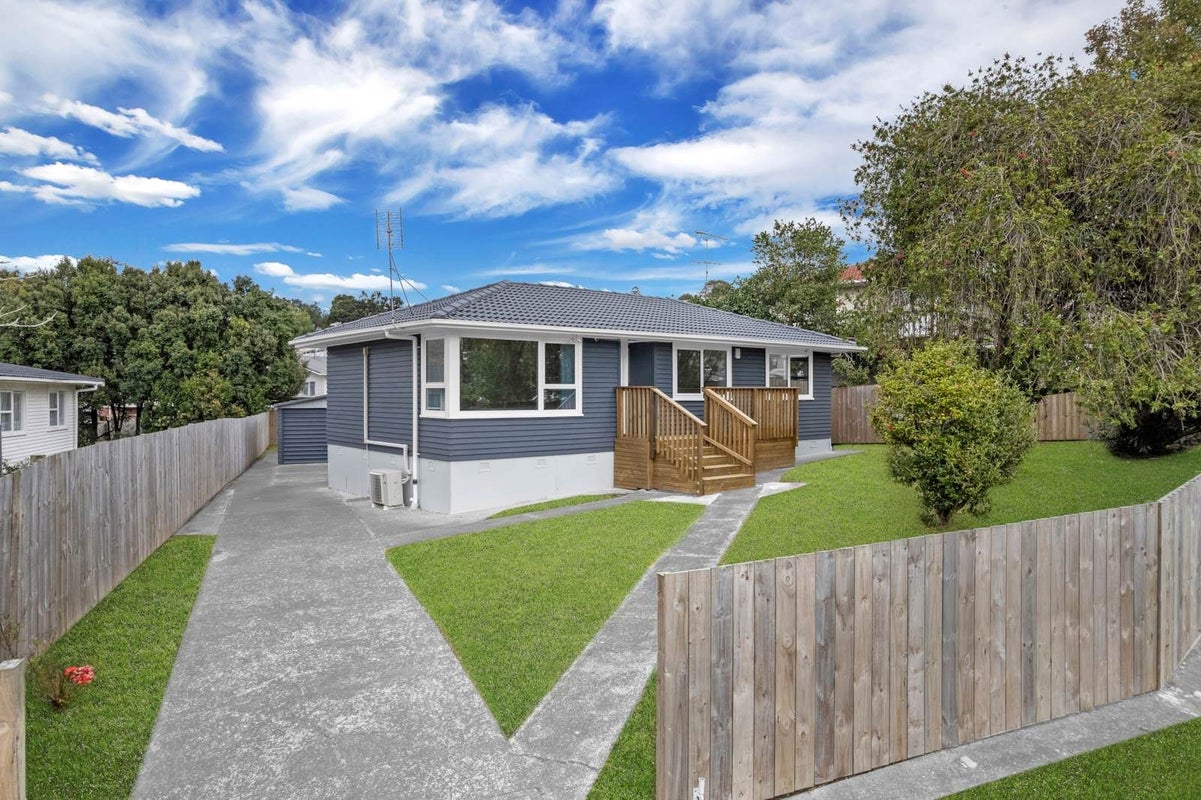 69 Weldene Avenue, Glenfield, Auckland - Carousel 1