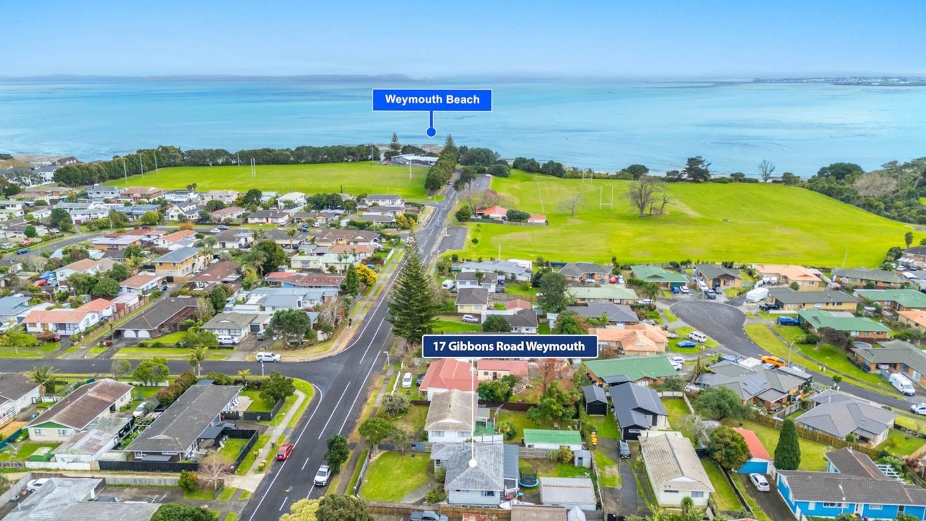 17 Gibbons Road, Weymouth, Auckland - Carousel 1
