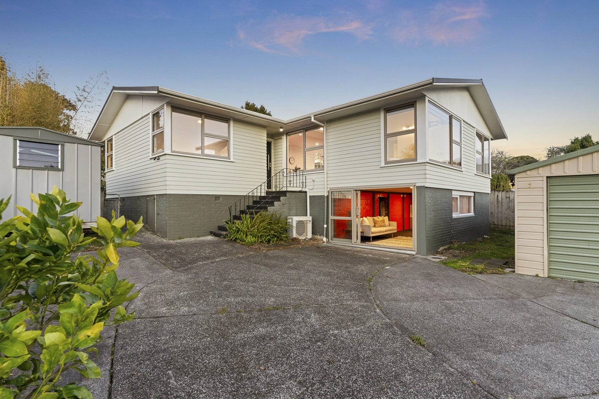 9 Paragon Avenue, Beach Haven, Auckland - Carousel 1