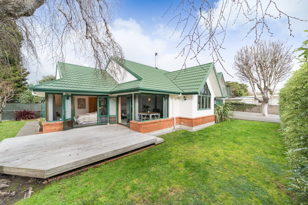86 Pahiatua Street, Hokowhitu, Palmerston North - Carousel 2