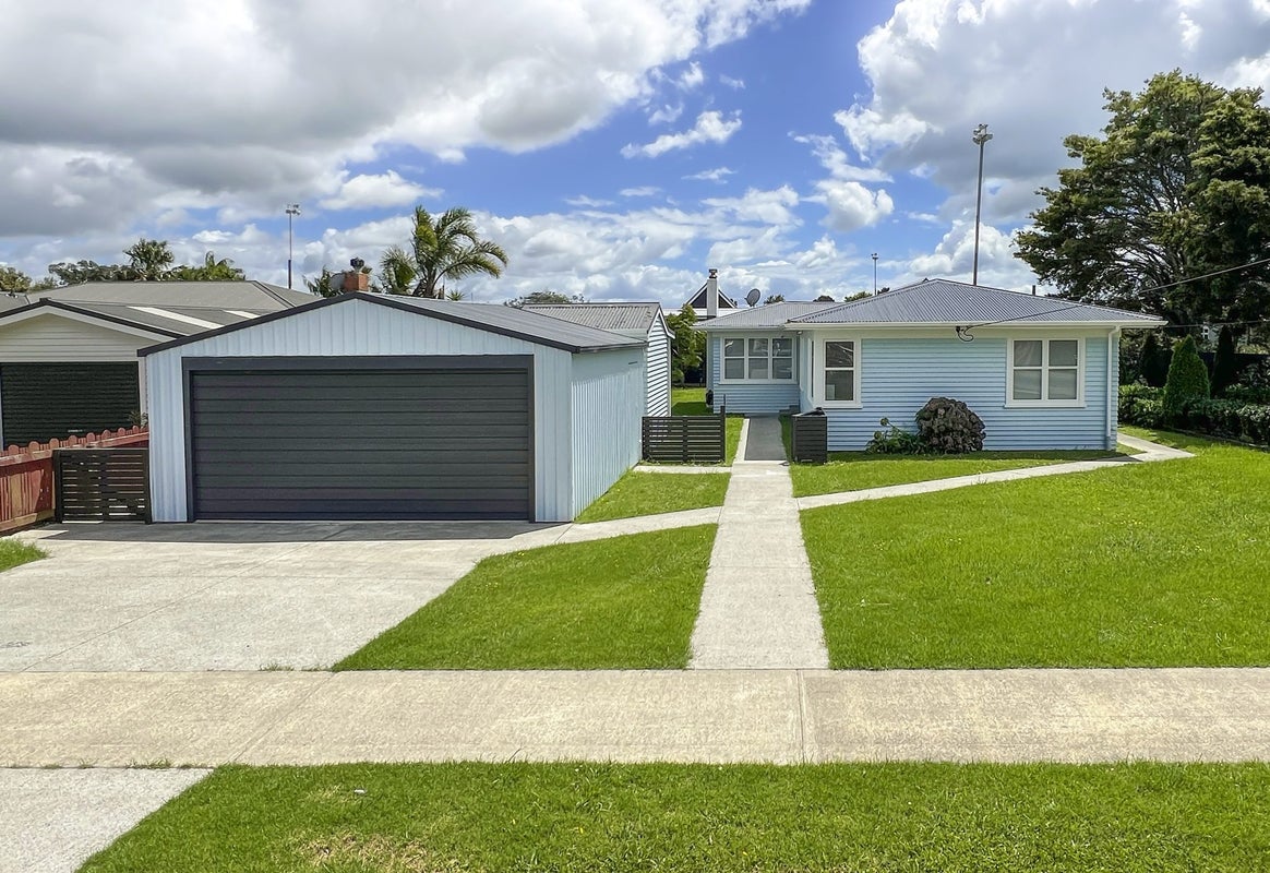 15 Argyle Street, Waipu, Waipu - Carousel 1