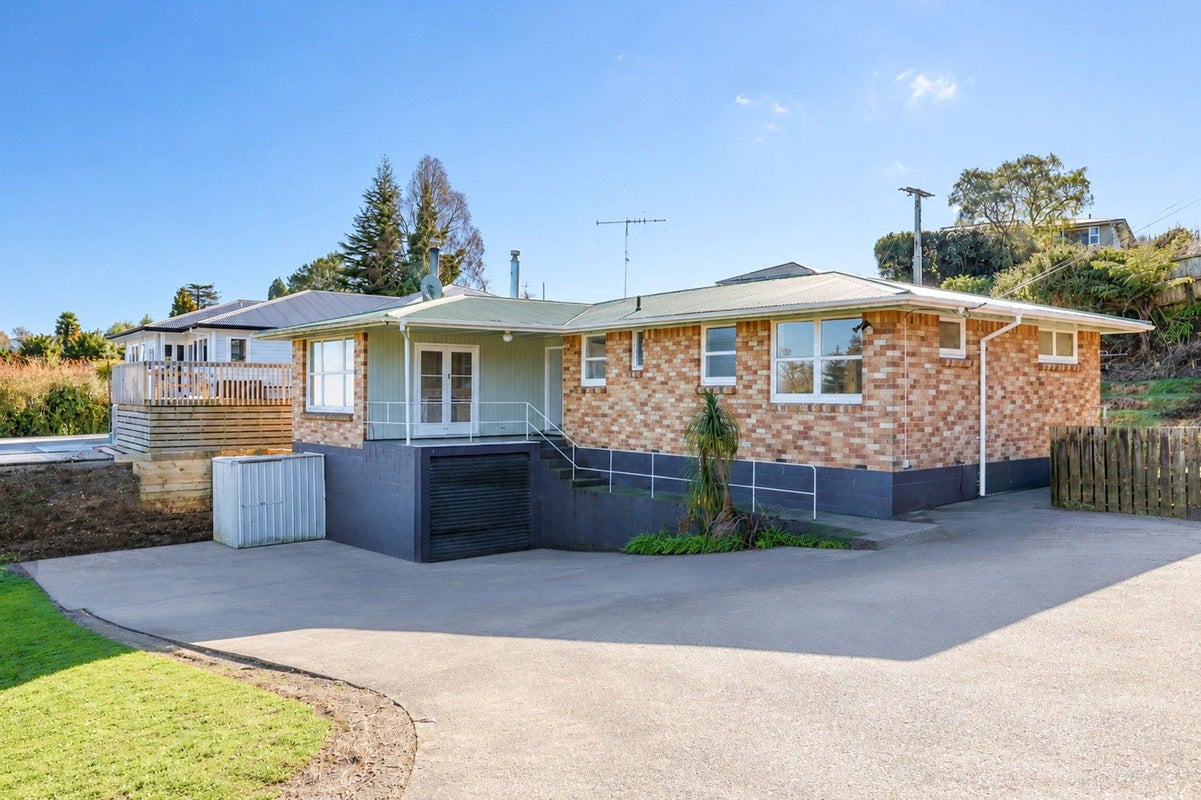 79 Gradara Avenue, Otorohanga, Otorohanga - Carousel 1
