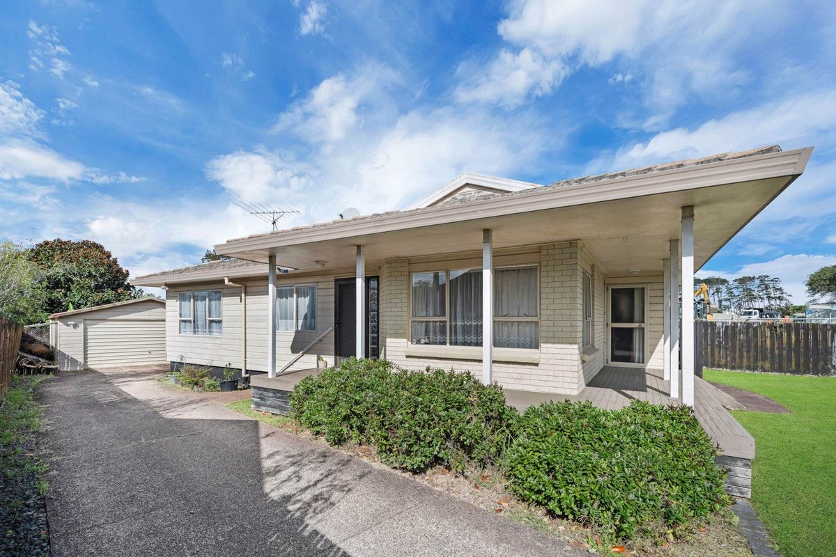 25 Burswood Drive, Burswood, Auckland - Carousel 1