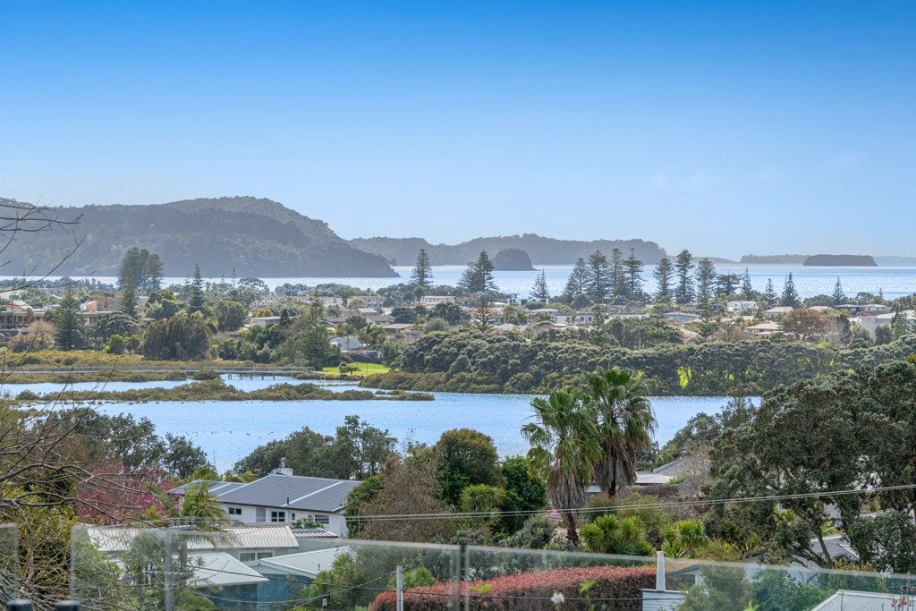7 Moffat Road, Red Beach, Whangaparaoa - Carousel 1