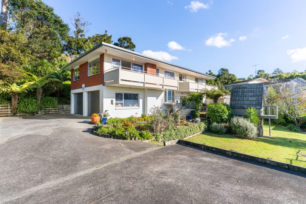 56 Mayfair Crescent, Mairangi Bay, Auckland - Carousel 1