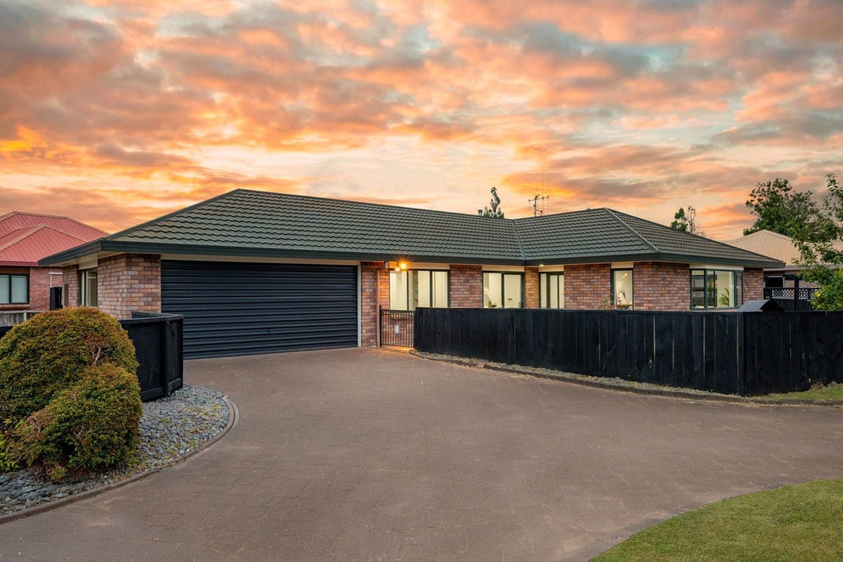 48 Forth Crescent, Glenview, Hamilton - Carousel 1