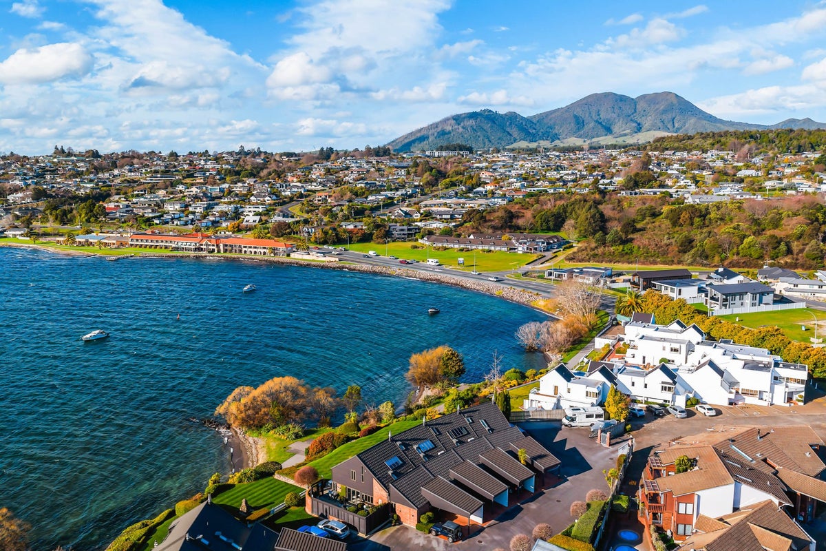 287 Lake Terrace, Two Mile Bay, Taupo - Carousel 23