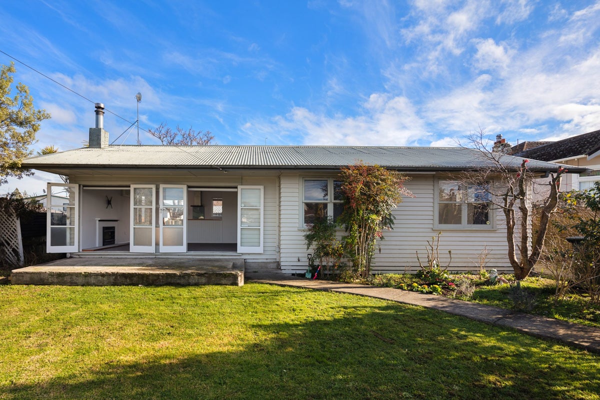 6 Devery Street, Mangapapa, Gisborne - Carousel 1