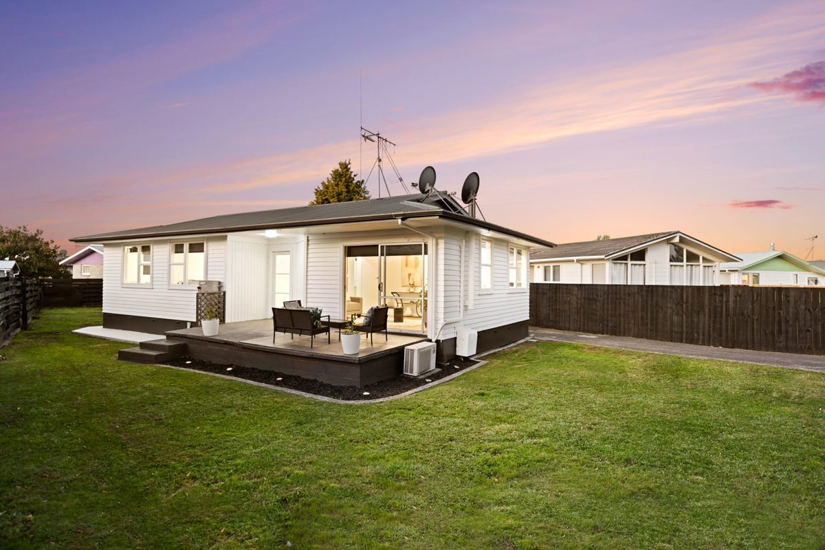 112 Saxbys Road, Deanwell, Hamilton - Carousel 2