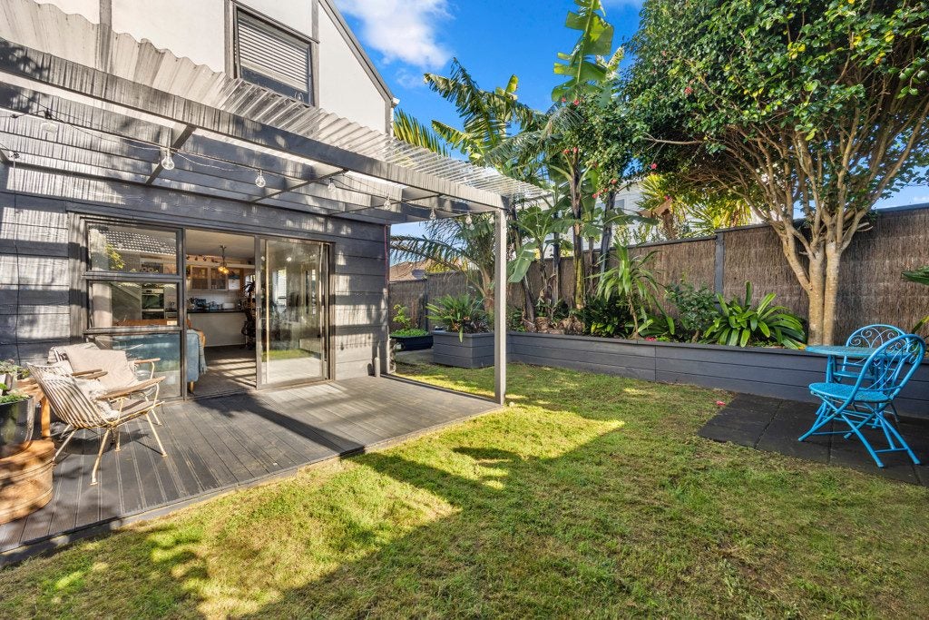 1/98 Owairaka Avenue, Owairaka, Auckland - Carousel 1