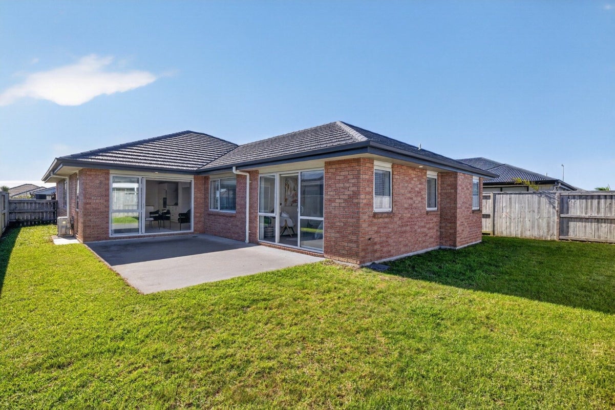 28 Sabre Street, Papamoa Beach, Papamoa - Carousel 1