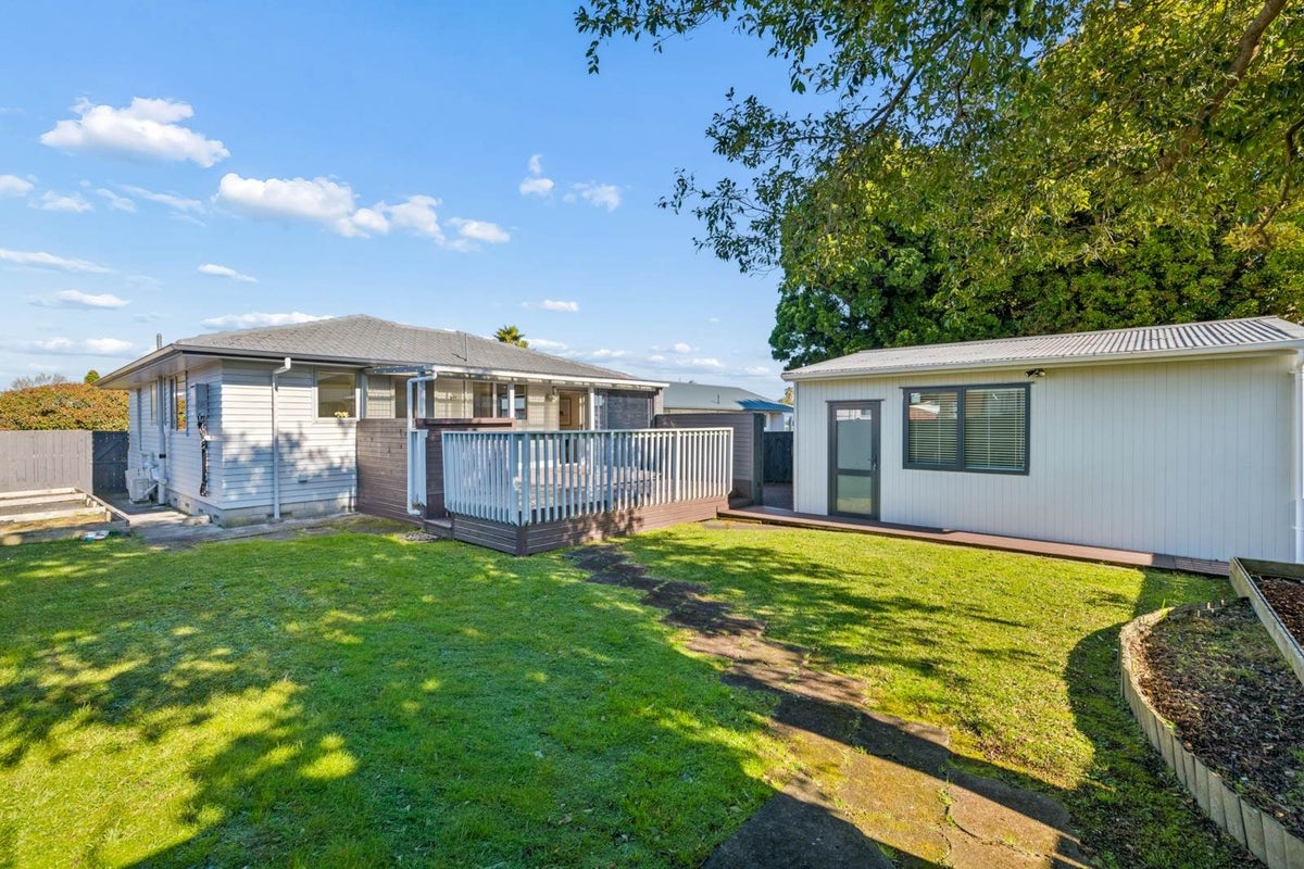 7 Damson Place, Bucklands Beach, Auckland - Carousel 1